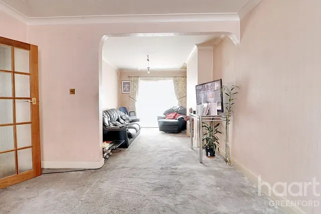 Lyndhurst Road, Greenford, UB6, photo 2