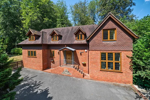 Medstead Road, Beech, GU34, photo 1