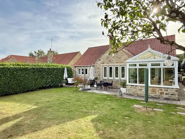 Collingham ~ Hastings Way, LS22, photo 3