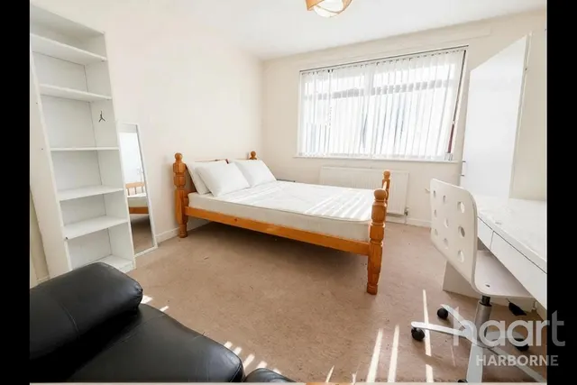 Woodleigh Avenue, B17, photo 2