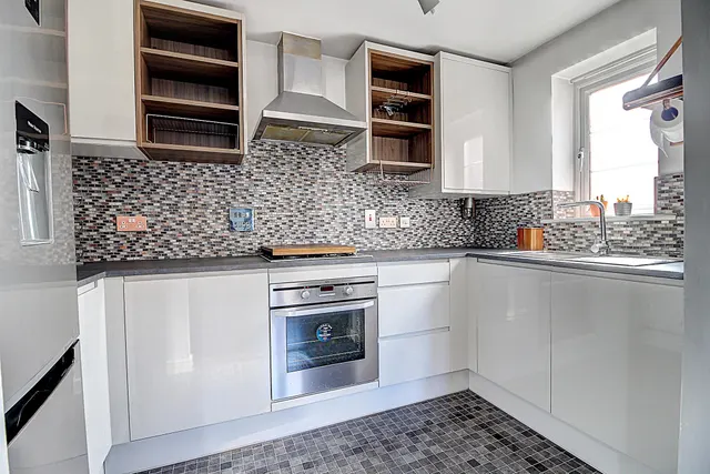 Appleton Drive, Basingstoke, RG24, photo 2