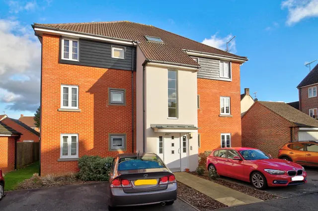 Appleton Drive, Basingstoke, RG24, photo 1