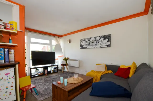 The Larches, Bushey, WD23, photo 2