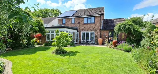 Photo 3 — Mountfields, Pitsea Mount, Basildon, Essex, SS13 3DA