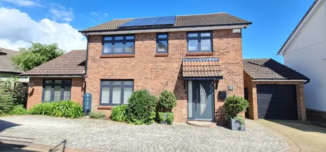 Mountfields, Pitsea Mount, Basildon, Essex, SS13 3DA, photo 1