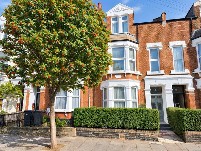 Park Avenue, Palmers Green, N13, photo 1