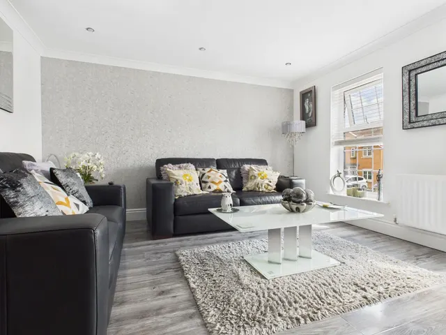 Newbold Close, Dukinfield, SK16, photo 3
