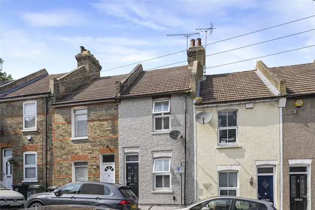 2 bedroom house, Castle Street, Greenhithe, DA9