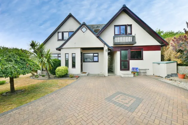 Hobbs Crescent, SALTASH, photo 1