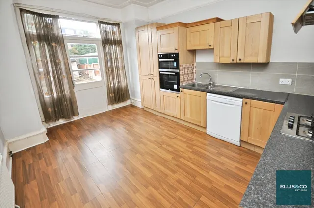 Clifton Road, Finchley, N3, photo 2