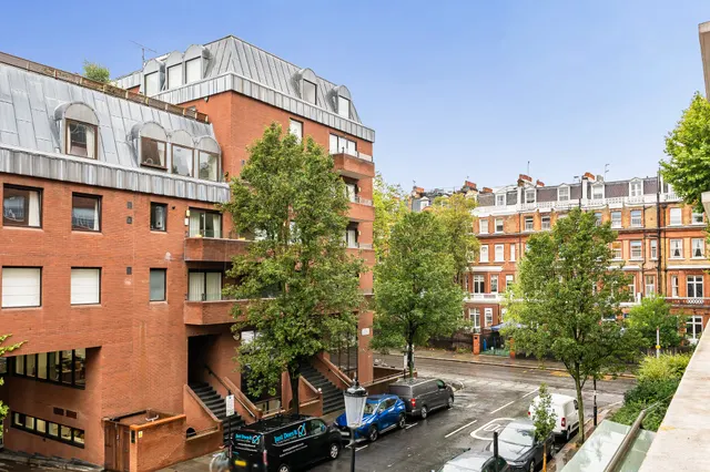 Flat 209, 2 Roland Gardens, London, photo 1