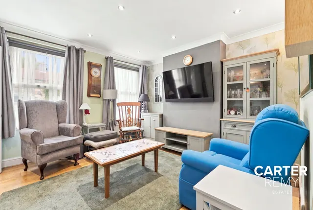 Photo 2 — Southgate Road, Purfleet, RM19 1TJ