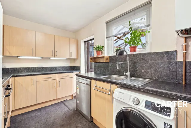 Photo 3 — Southgate Road, Purfleet, RM19 1TJ