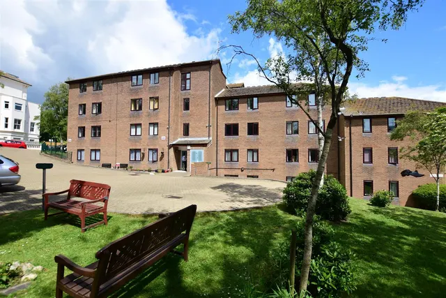 Holmesdale Gardens, Hastings, TN34 1LS, photo 1