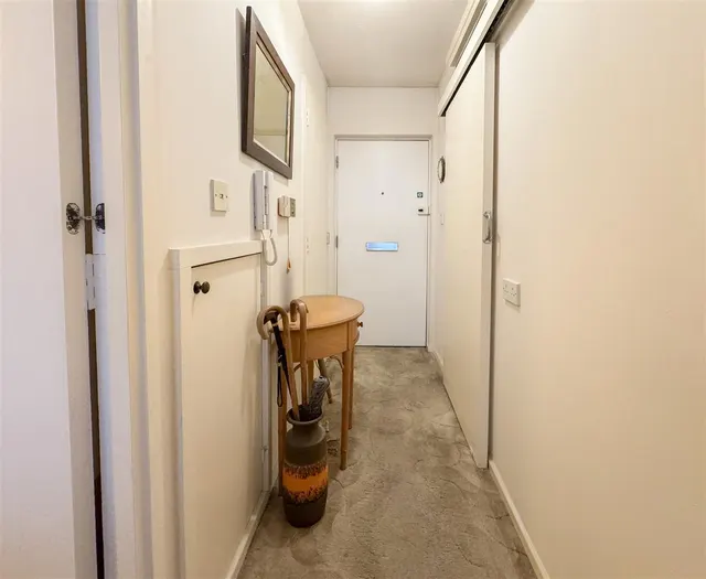 Photo 3 — Holmesdale Gardens, Hastings, TN34 1LS