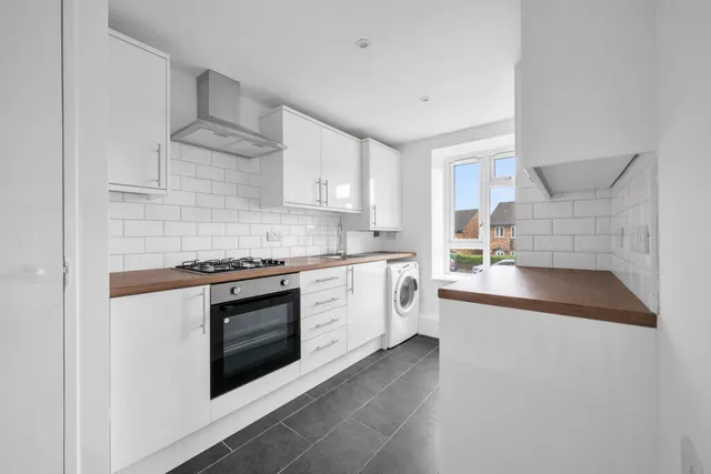 Photo 2 — Strongbow Crescent, Eltham, SE9 1DR