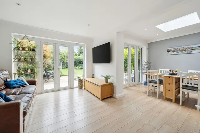 D'Abernon Drive, Cobham, KT11, photo 3