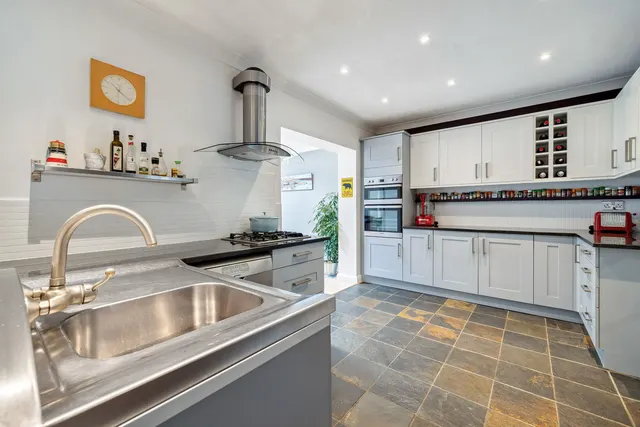 D'Abernon Drive, Cobham, KT11, photo 1