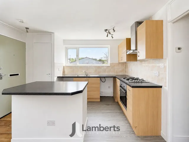 Photo 3 — 44 Deans Close, Redditch