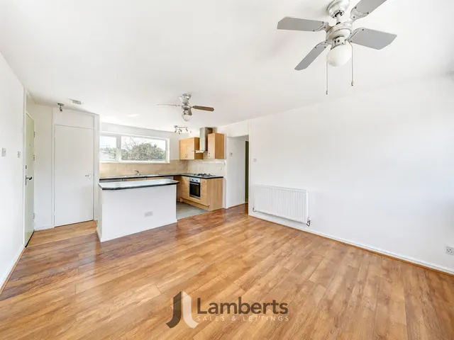 Photo 2 — 44 Deans Close, Redditch