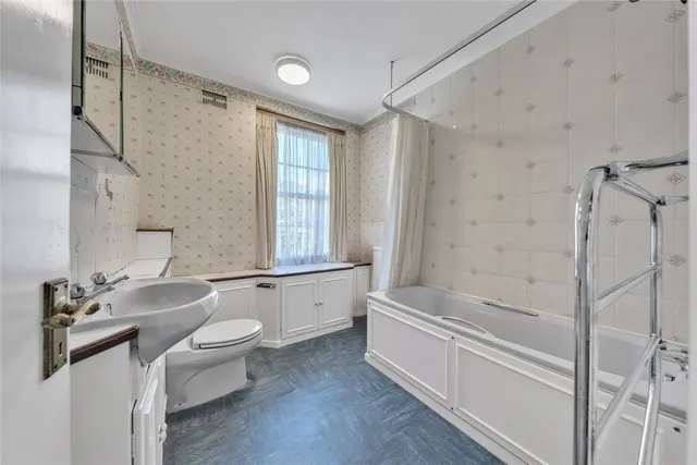 Photo 3 — Garden Court, Garden Road, St John's Wood, London, NW8