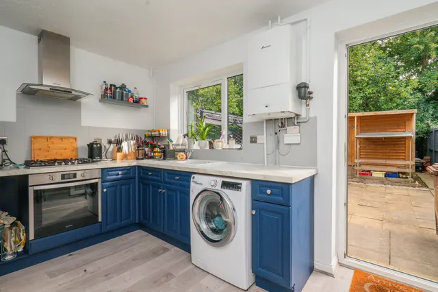 Almond Close, Ashford, TN25, photo 2