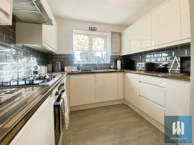 Spring Bank Drive, Liversedge, WF15, photo 2