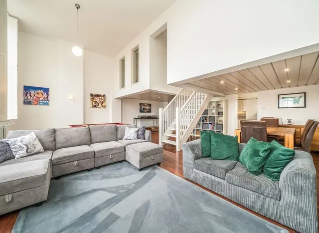 Photo 2 — Beta Place, Clapham, SW4