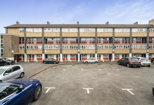 London Road, Mitcham, CR4, photo 1