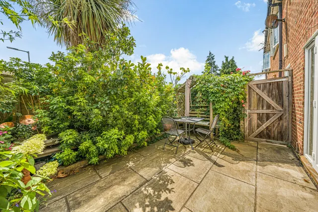 Molesey Road, Hersham, KT12, photo 1