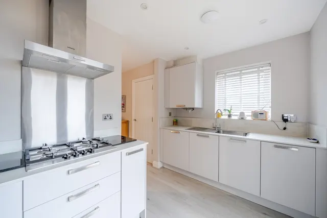Mill Road, Epsom, KT17, photo 2