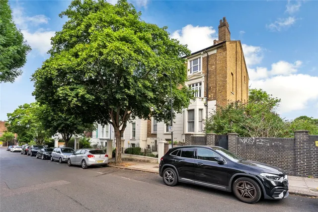 Photo 2 — Hilltop Court, 14-16 Alexandra Road, South Hampstead, London, NW8