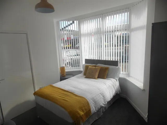 Marton Road, Middlesbrough, TS4 2EY, photo 1