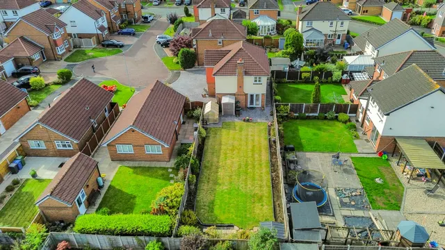 Photo 3 — Lincoln Close, Woolston, Warrington, Warrington, WA1 4LU
