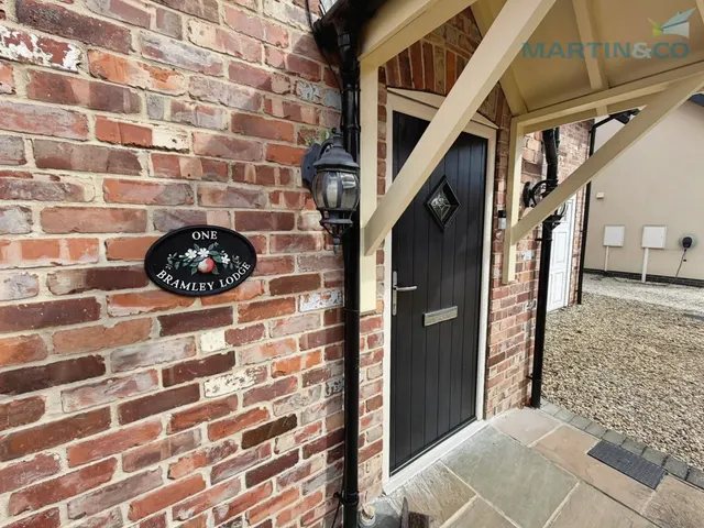 Photo 2 — Hilton Court, Saxilby