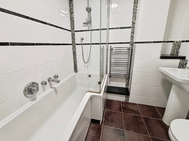 Fairview Gardens, Farnham, GU9, photo 3