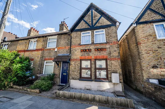 Photo 2 — Broomfield Road, Swanscombe, DA10