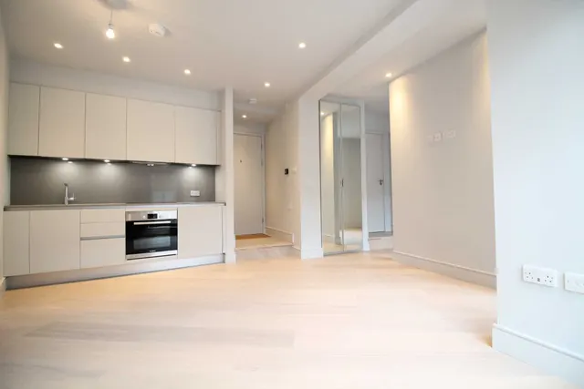 flat — The Market Building, 6 Market Place, TW8 8FL