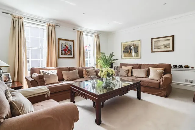 High Street, Eton, photo 1
