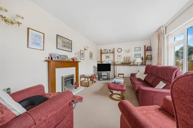 Thrupps Lane, Hersham, KT12, photo 3