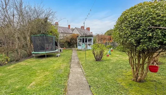 Caernarfon Road, Ban, photo 3
