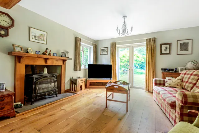 Farther Common, Hill Brow, GU33, photo 2