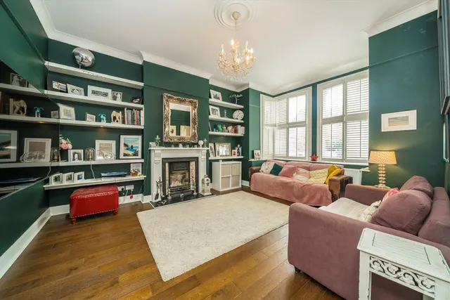 Chatsworth Gardens, W3, photo 2