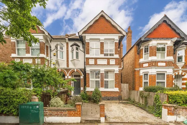 Chatsworth Gardens, W3, photo 1