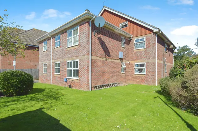 Richmond Park Road, Bournemouth, BH8, photo 1