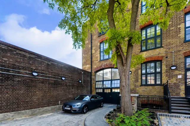 London, E14, photo 1