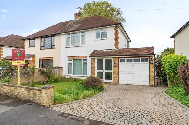Le Marchant Road, Frimley, Camberley, Surrey, GU16 8RN, photo 1