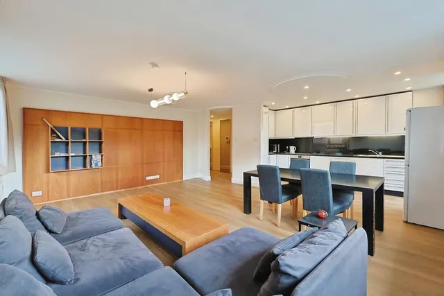Finchley Road, London, NW8, photo 2