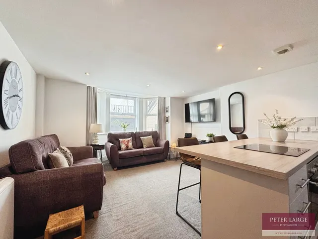 Photo 3 — East Parade, Rhyl, Denbighshire, LL18 3AG