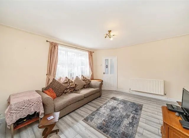 Photo 2 — Beechmont Close, Bromley, BR1